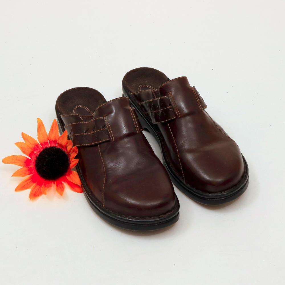 EUC Clarks Womens Brown Leather Mules